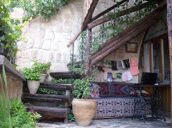 Naturels Cave House Bed & Breakfast 4*